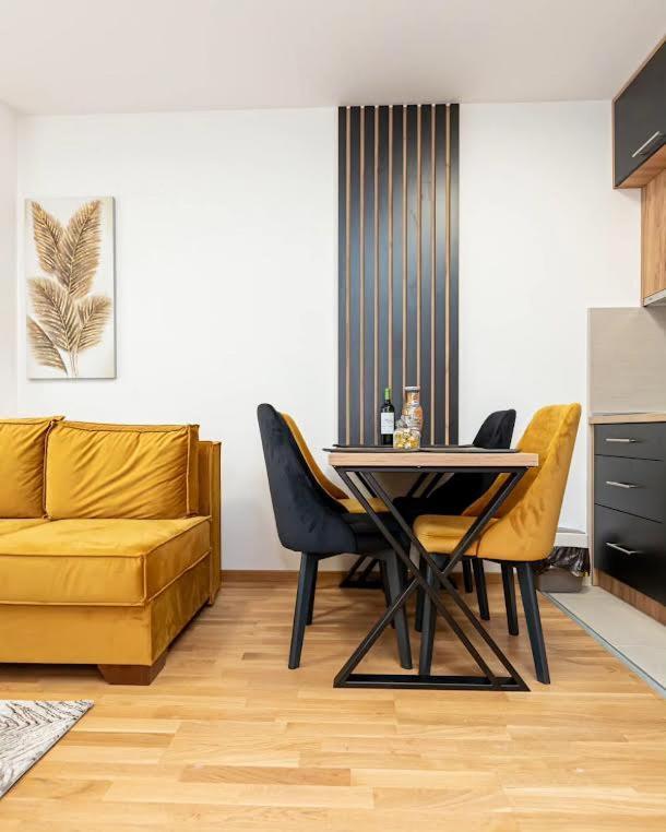 Victory 77 Apartment *